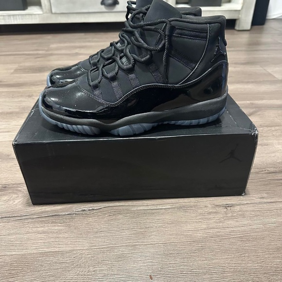 Air Jordan 11 Cap and Gowns - Picture 1 of 7